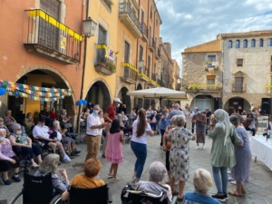 Una bona sensació celebrar activitat de grup a l'exterior de les residències aprofitant la revetlla de Sant Joan