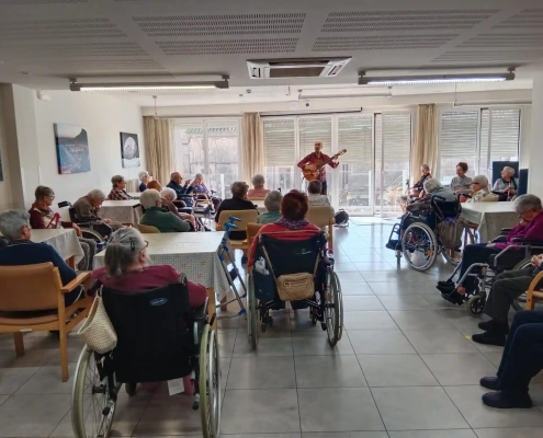 Activitats amb els residents de l'Hospital de Torroella.