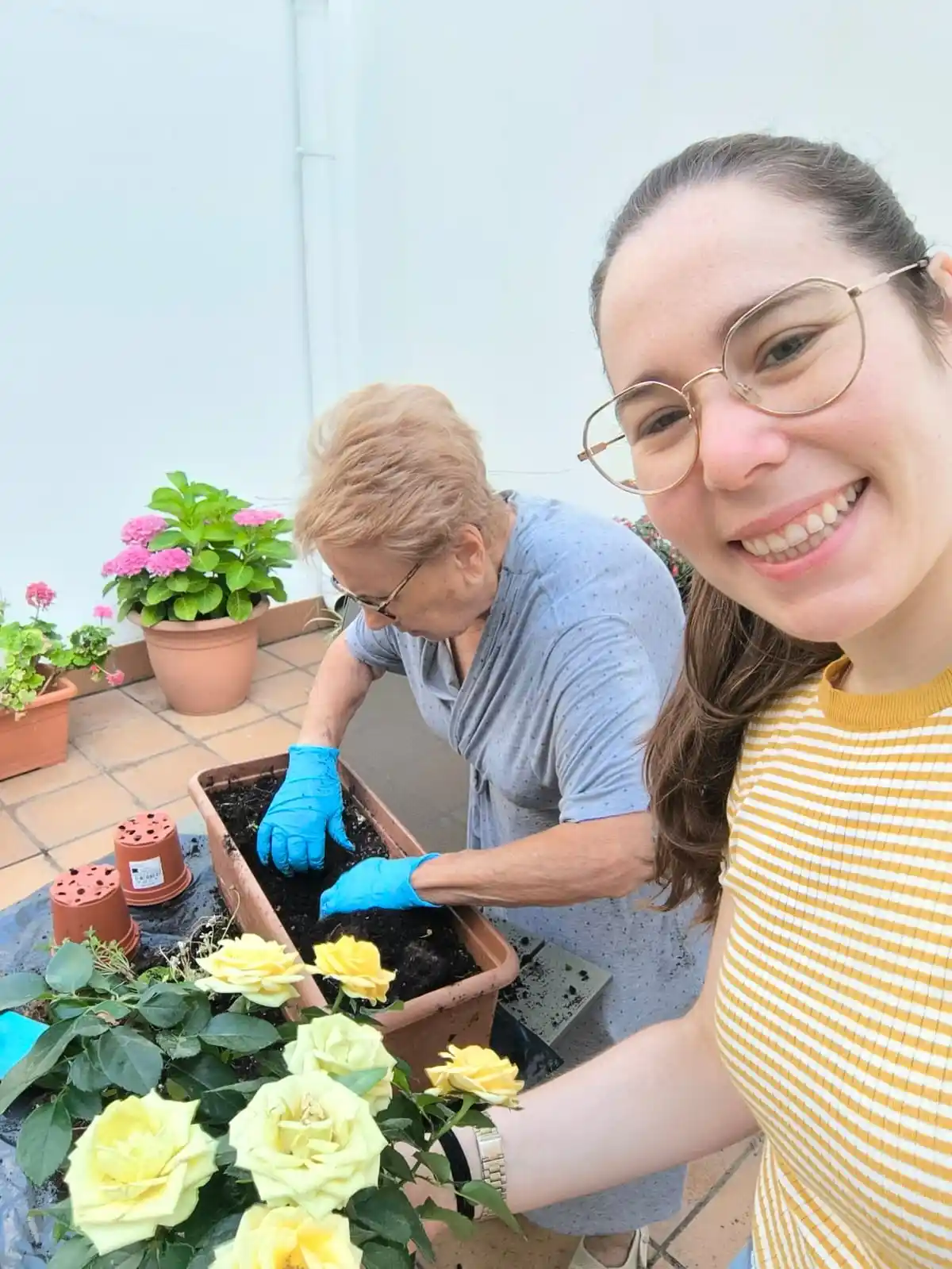 Hem fet una visita a Euroverd i després hem plantat plantes i flors.