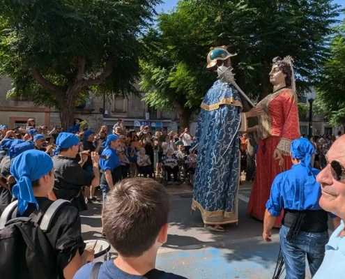Cercavila de la Festa Major de Sant Genís, amb els Gegants de Torroella, els Grallers del Montgrí, els xanquers de Torroella Enxancats i les Xatis.