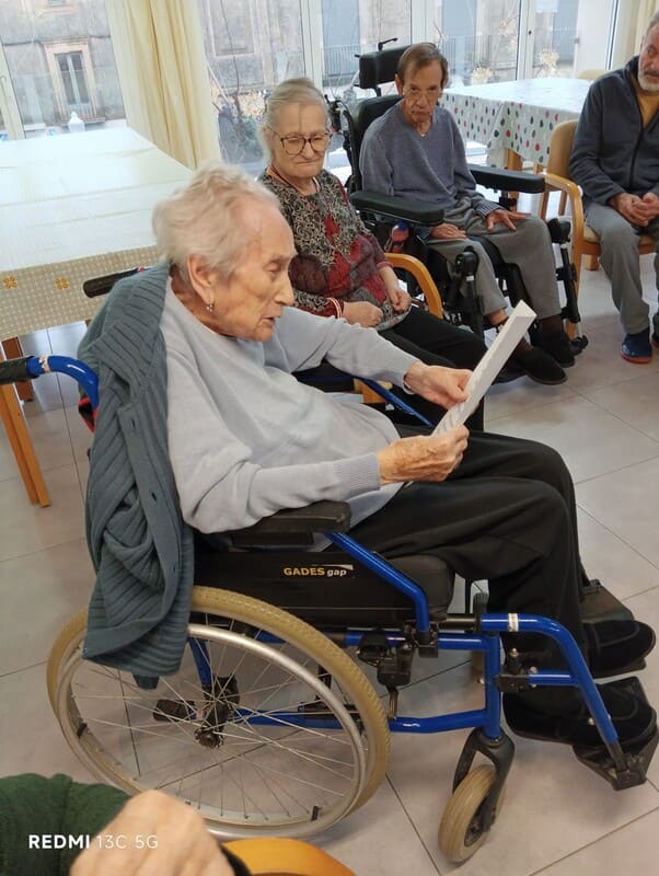 Mentre preparem el Carnaval no deixem de fer les activitats habituals a la residència de gent gran a Torroella de Montgrí.