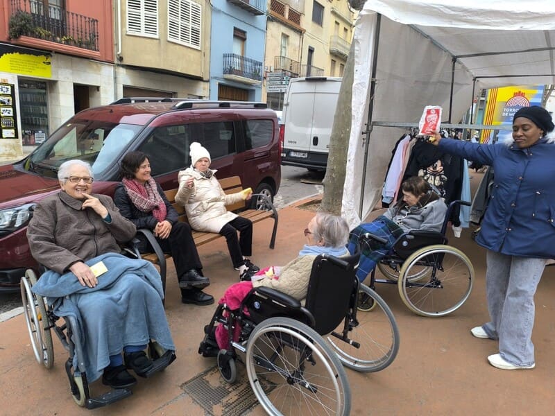 Mentre preparem el Carnaval no deixem de fer les activitats habituals a la residència de gent gran a Torroella de Montgrí. Com anar al mercat dels dilluns.