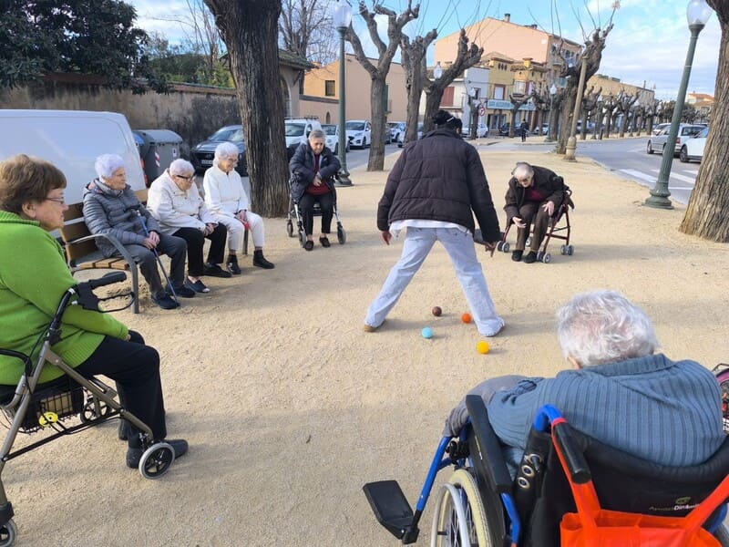 Mentre preparem el Carnaval no deixem de fer les activitats habituals a la residència de gent gran a Torroella de Montgrí.