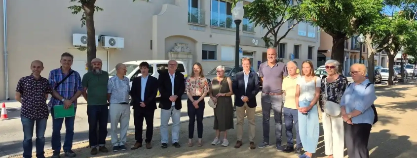 Foto de família de la visita institucinal de la consellera de Drets Socials i Inclusió a la Resdència Vila Vella