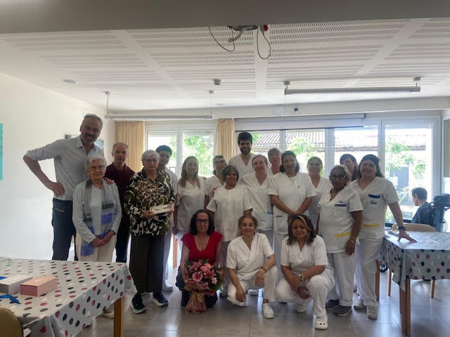 Treballadors i staff en acte de jubilacio